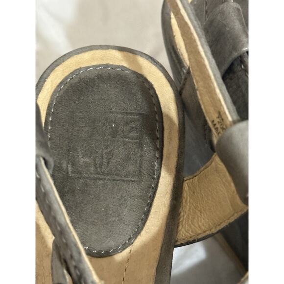 m_62928d83008b990bac5958f6.jpg Frye Maye Fisherman Wedge Sandals Heels Gray Leather Women\'s 8 M Ankle T Strap